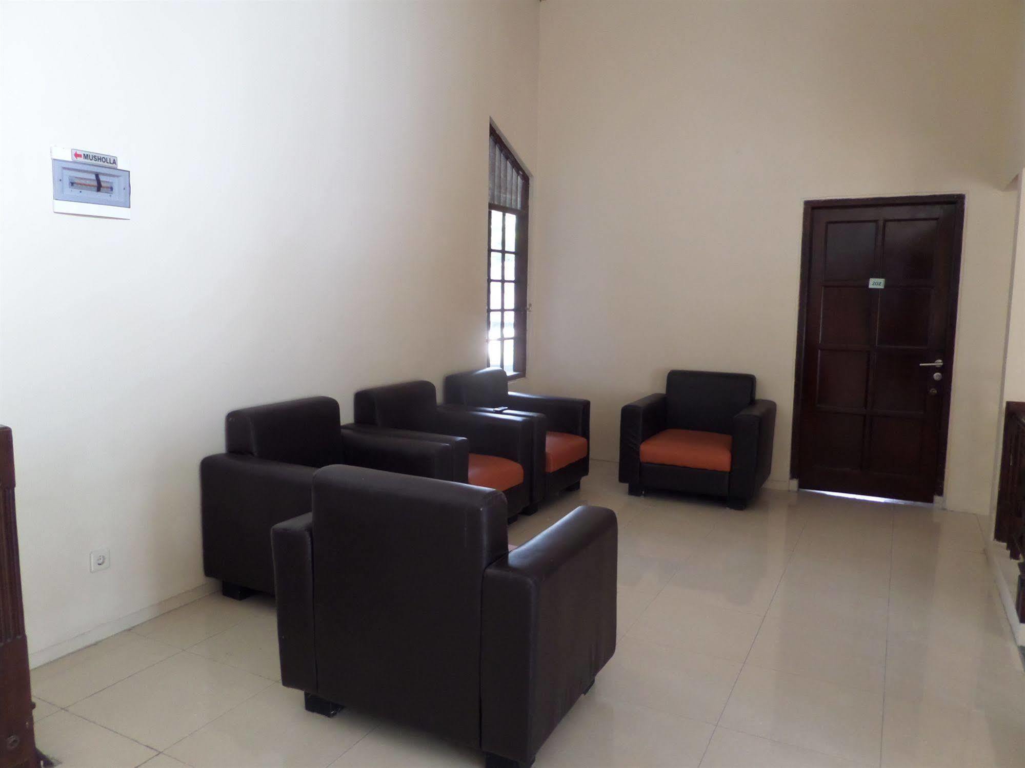 Oyo 201 Emdi House Timoho Hotel Yogyakarta Ngoại thất bức ảnh